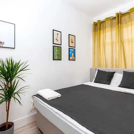 Sidney Street - Deluxe Guest Room